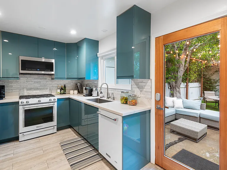 12337 Gorham Ave — Photo 14
