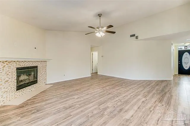 1249 Mazurek Blvd — Photo 7