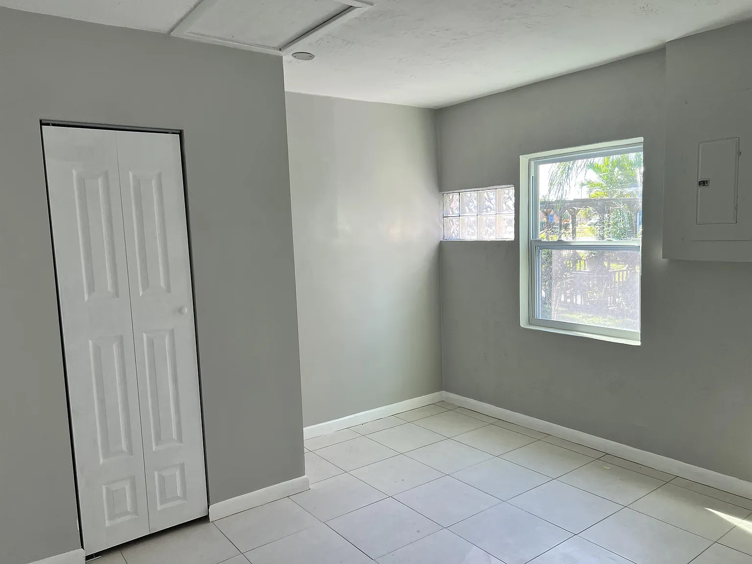 1910 Juanita Ave - 1 — Photo 3