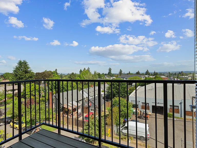Evergreen Peak Apartments — Photo 41