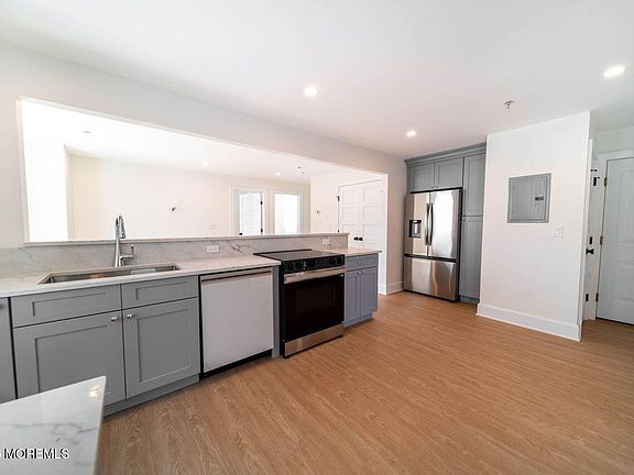 3rd image of 1125 E Ocean Ave #2B