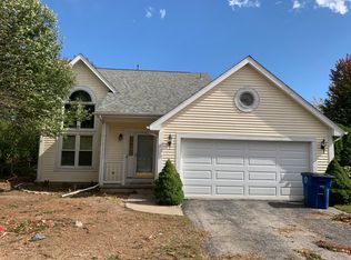 940 Little Creek Dr, Perrysburg, OH 43551