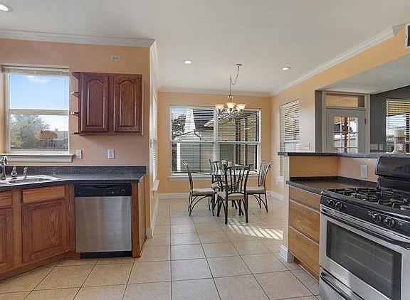 4th image of 2728 Ivy Pl