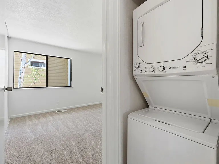 721 Center Ave — Photo 16