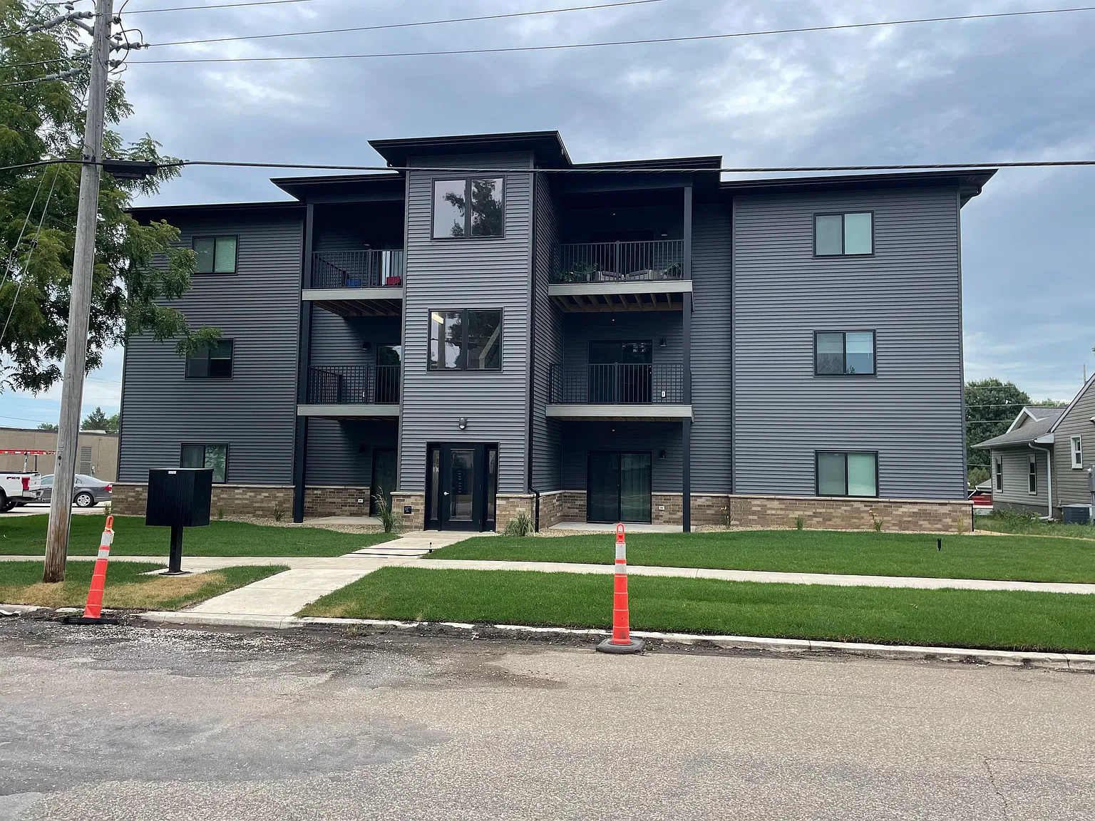 2 bed, 1054 sqft, $1,200 — Photo 1