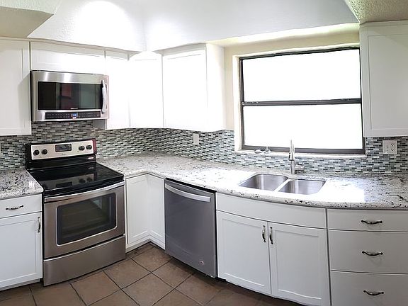 5th image of 1420 Roosevelt Ave