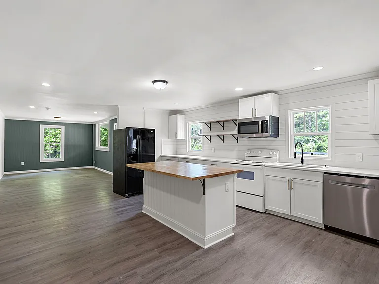 715 Corinth Rd — Photo 6