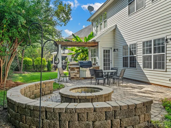 12002 Willoughby Run Dr, Charlotte, NC 28277