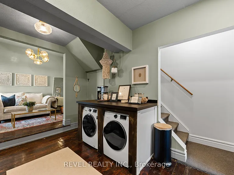 296 Queen St S #A — Photo 5