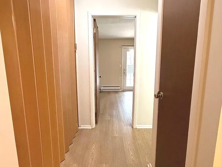 62 Kingston Way — Photo 13