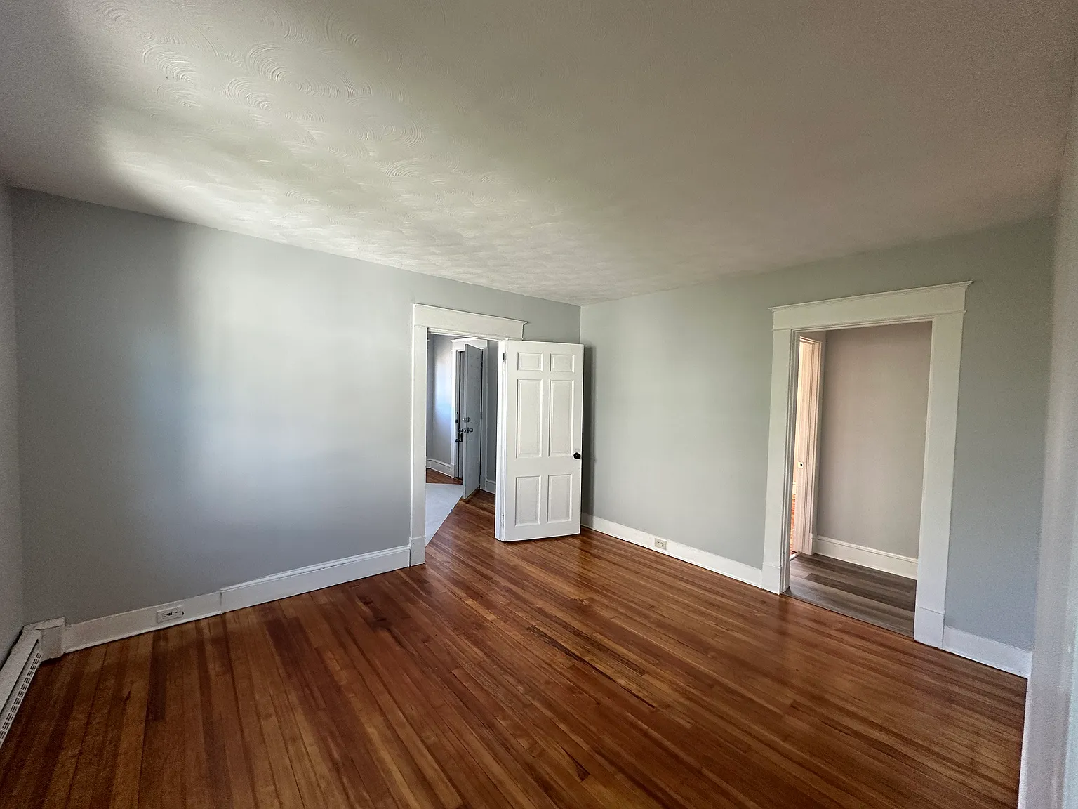 3 bed, 1092 sqft, $1,625 — Photo 2