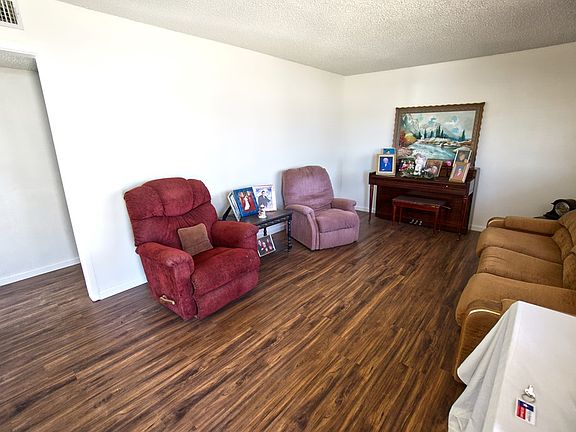 3rd image of 3709 Spruce Ave