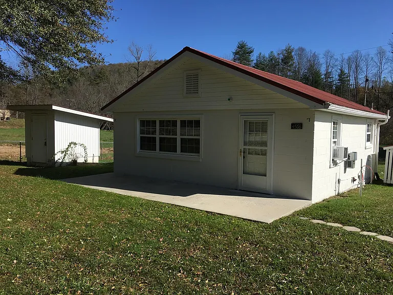 4568 Old Clear Creek Rd — Photo 9