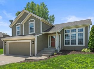 811 Susan St, Kearney, MO 64060