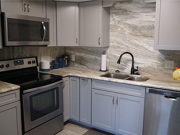3rd image of 607 SE 47th ST #3