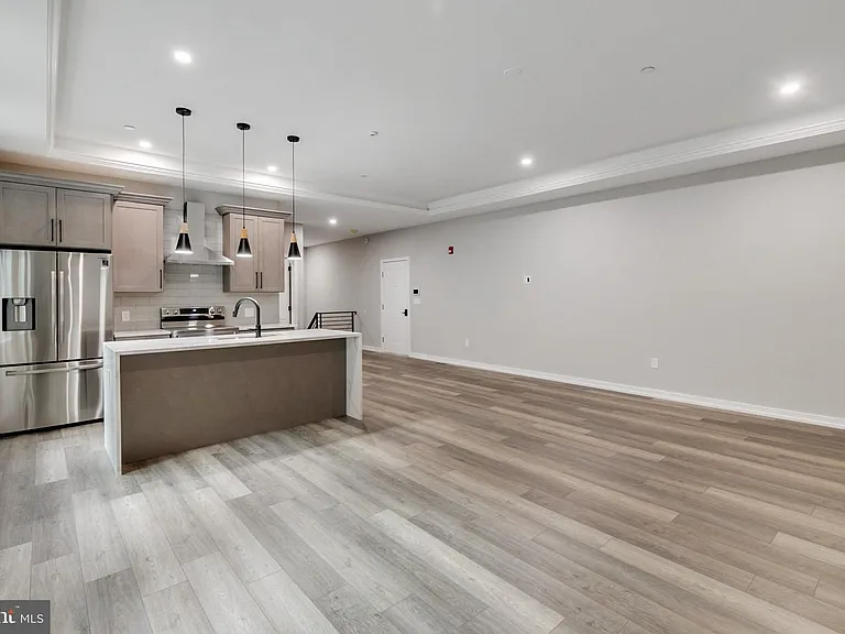 752 S 16th St #1B — Photo 3