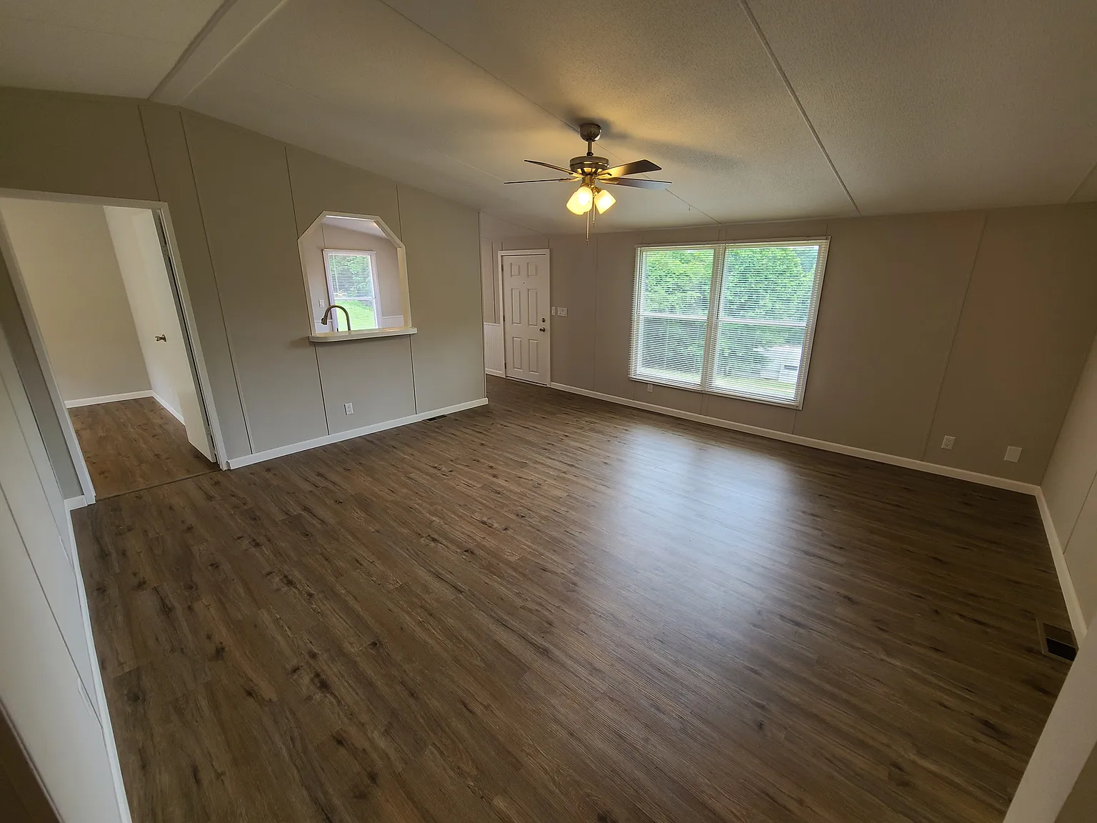 3 bed, 1080 sqft, $1,645 — Photo 3