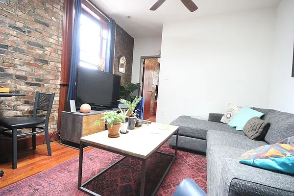 Rented by Dynamik Realty | media 19