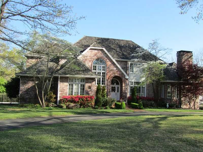 1st image of 107 Woodridge Ln