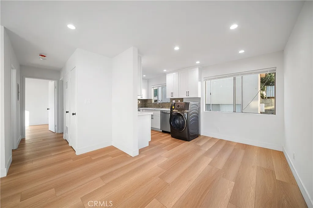 2 bed, 750 sqft, $2,450 — Photo 3