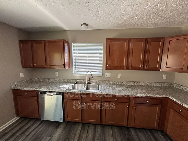 1024 Golfview Dr — Photo 9