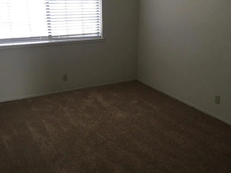 16840 Columbia Dr — Photo 16