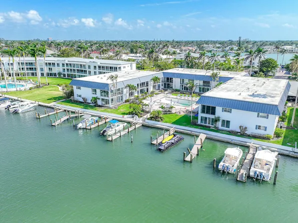 333 Harbour Dr APT 104, Naples, FL 34103