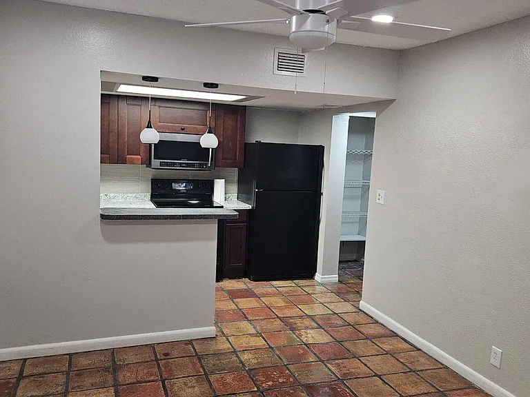 1358 Silverado — Photo 33