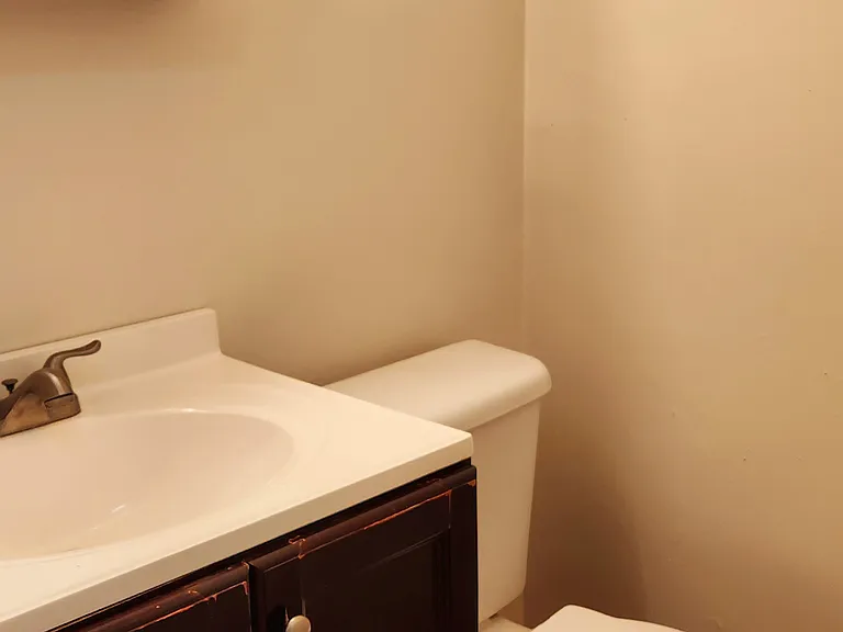 Half bath/powder room