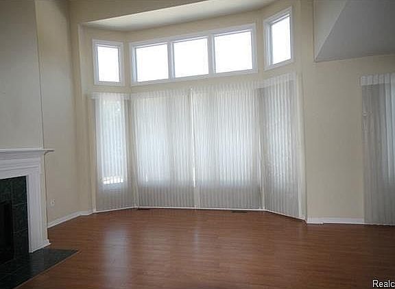 5th image of 47144 Hunters Park Dr #12