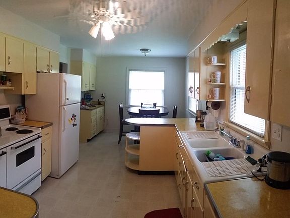 2nd image of 180 E Magnolia Ave