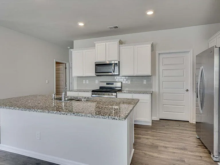 433 Whitby Ct — Photo 10