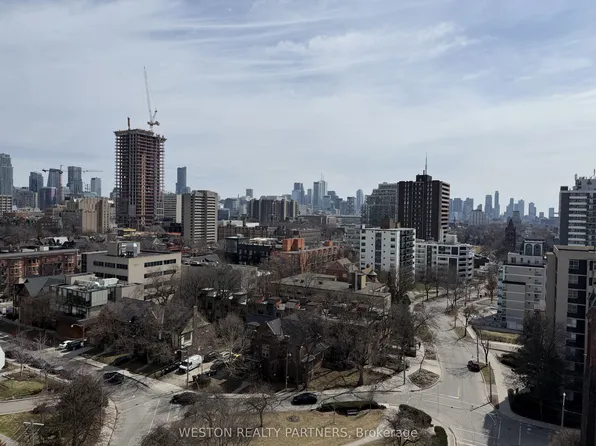 44 Walmer Rd #Penthouse 2, Toronto, ON M5R 2X5