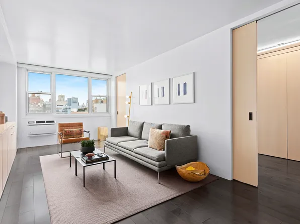 77 Seventh Avenue image 1 of 10