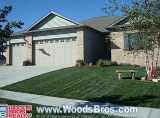 8000 Bellagio Dr, Lincoln, NE 68516