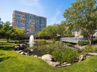 711 Hudson Park #711, Edgewater, NJ 07020