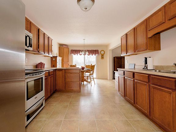 5th image of 352 Laurel Wood St