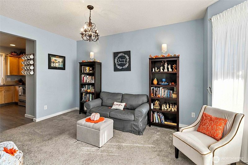 5th image of 929 Edinburgh Court