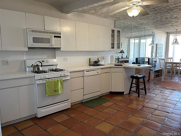 4th image of 830 Shore Rd APT 3E