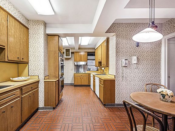 4th image of 47 E 88th St #5A