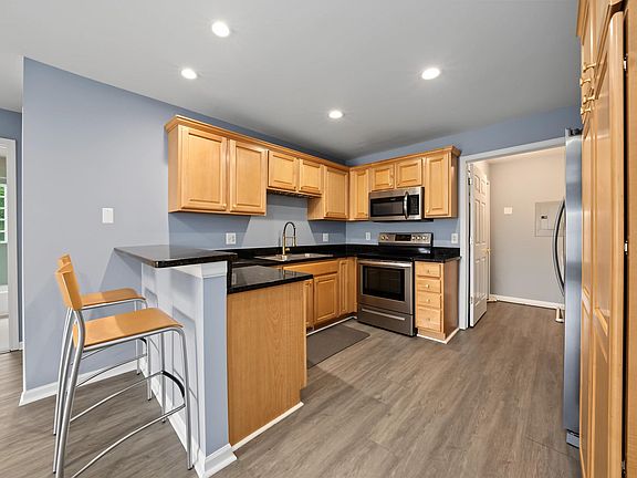 4th image of 5537 Acorn Ln #101