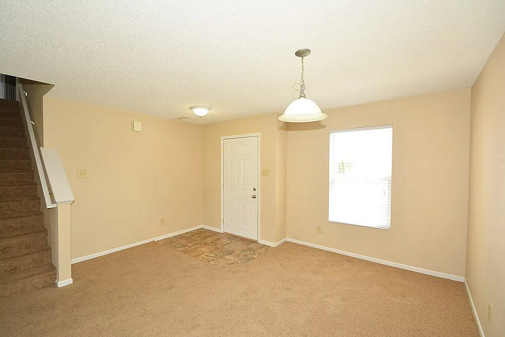 3 bed, 2.5 bath, 2035 sqft, $2,145 — Photo 3