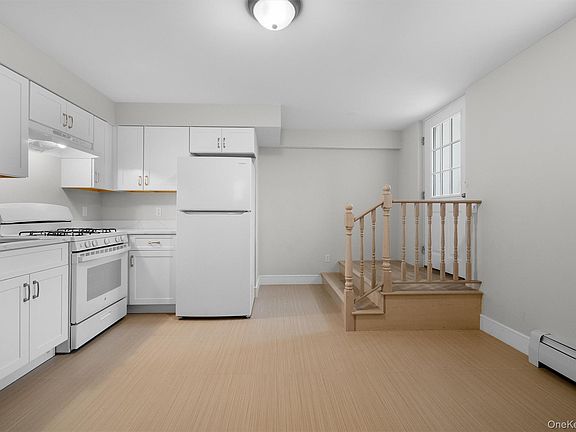 4th image of 135 Beekman Ave #Lr