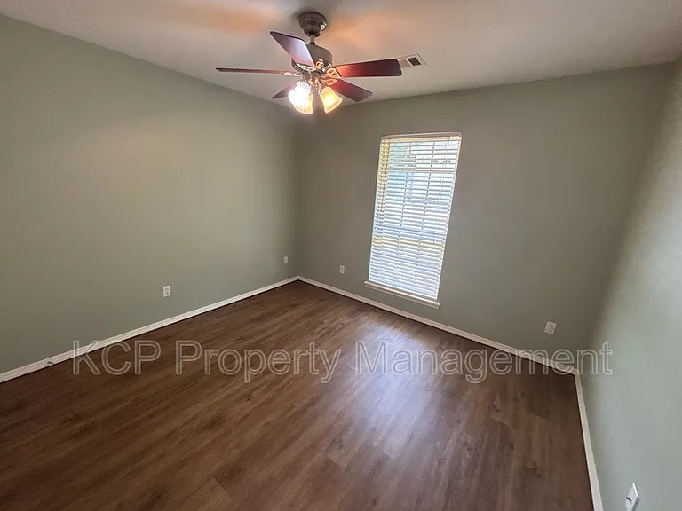 2109 Barrington Dr — Photo 31