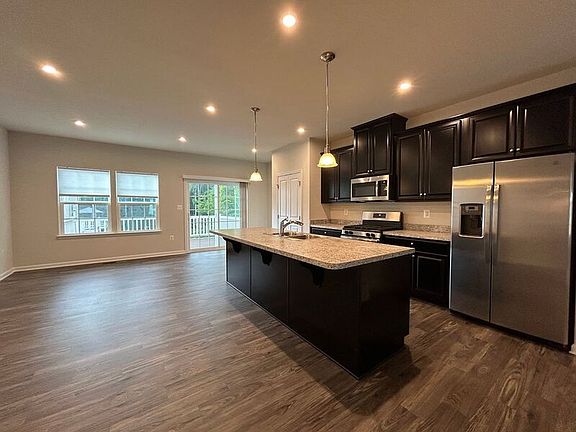 3rd image of 104 Lookout Way