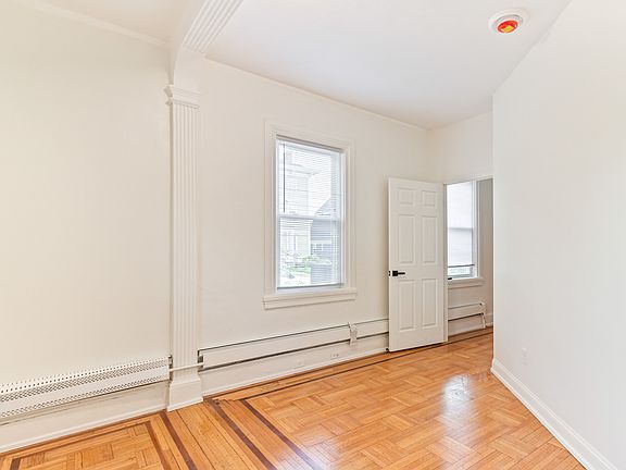 5th image of 169 Waterman St APT 1