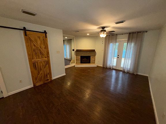 2nd image of 6 Summer Oaks Dr