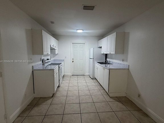 5th image of 1132 NE 5th Ave APT 2