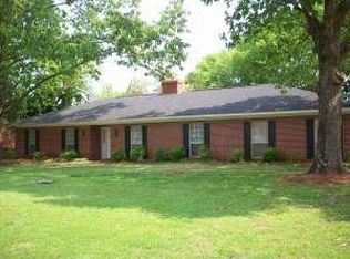 1440 Lakeshire Dr, Tupelo, MS 38804