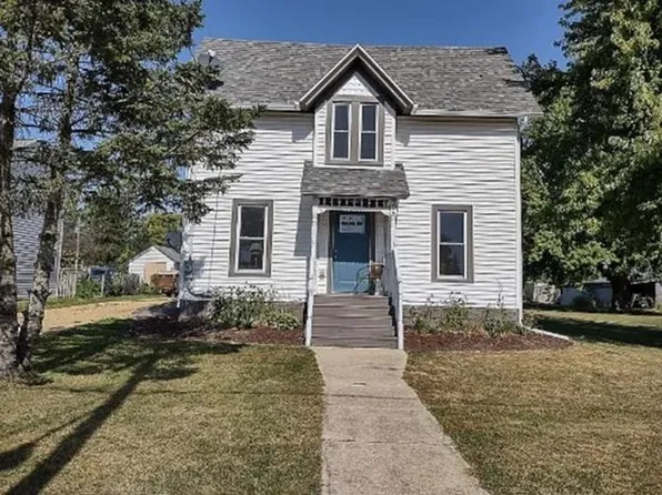 105 Schuyler Ave, Scales Mound, IL 61075